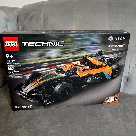 LEGO Technic 42169 NEOM McLaren Formula E Team Car Pull-Back Racer (452 pcs) - Picture 2 of 4